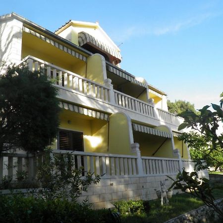 Apartments Angela - With Beautiful Courtyard Brela Buitenkant foto