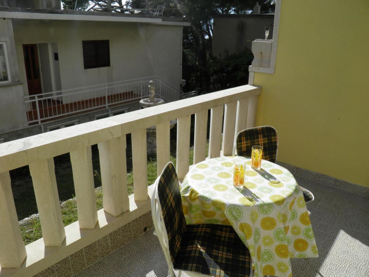 Apartments Angela - With Beautiful Courtyard Brela Buitenkant foto