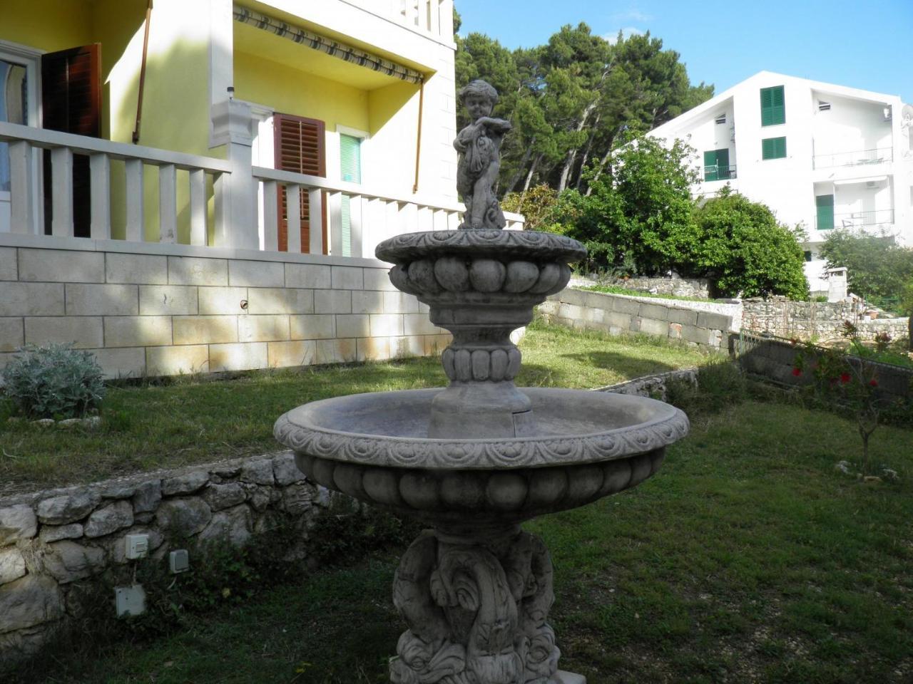 Apartments Angela - With Beautiful Courtyard Brela Buitenkant foto
