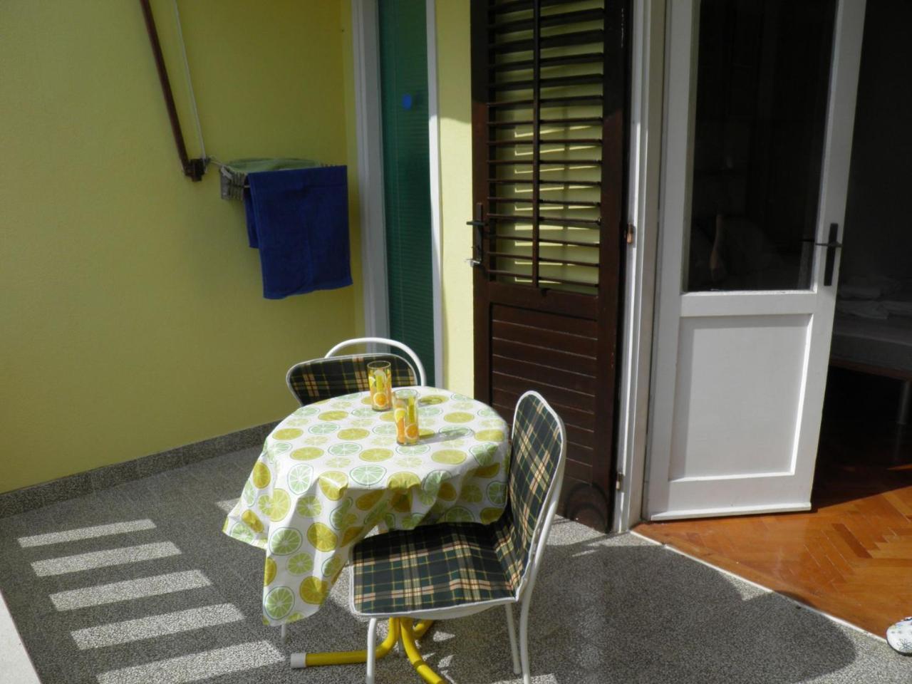 Apartments Angela - With Beautiful Courtyard Brela Buitenkant foto