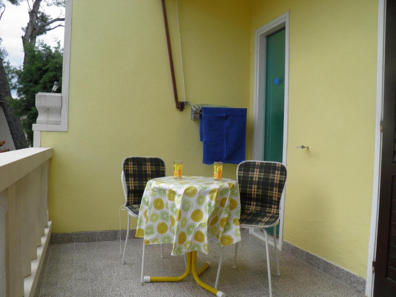 Apartments Angela - With Beautiful Courtyard Brela Buitenkant foto